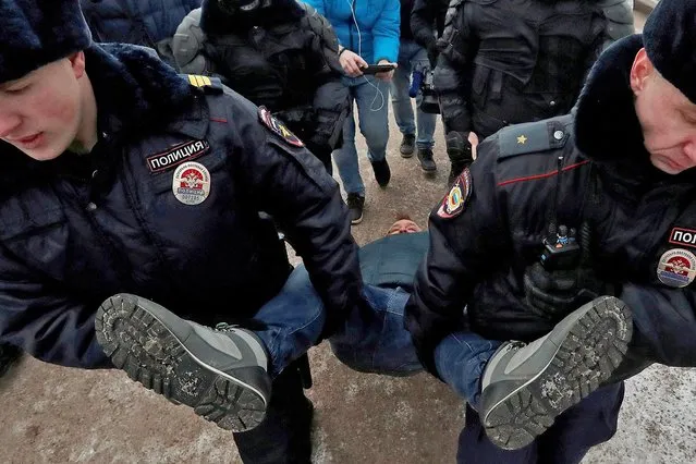 Law enforcement officers detain a demonstrator during a protest against constitutional reforms in Saint Petersburg, Russia on February 1, 2020. (Photo by Anton Vaganov/Reuters)