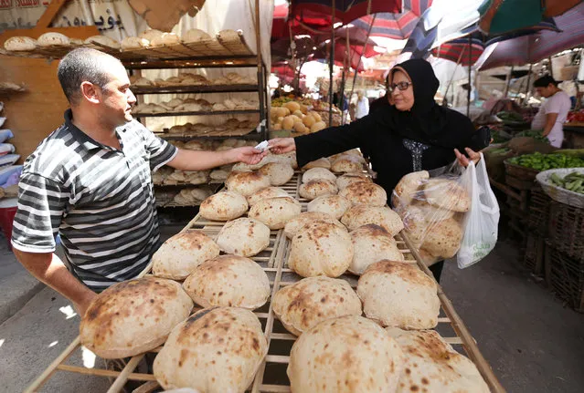 An Egyptian baker is seen at a vegetable market in Cairo, Egypt June 15, 2016. (Photo by Mohamed Abd El Ghany/Reuters)