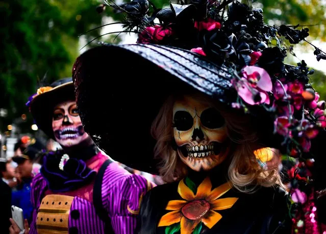 People fancy dressed as “Catrina” take part in the “Catrinas Parade” along Reforma Avenue, in Mexico City on October 22, 2017. (Photo by Ronaldo Schemidt/AFP Photo)