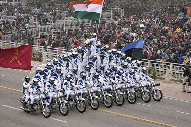 An Indian army daredevil team displays their skill on motorcycles as they drive through the ceremonial Kartavya Path boulevard during India's Republic Day celebrations in New Delhi, India, Thursday, January 26, 2023. Tens of thousands of people shed COVID-19 masks but faced morning winter chill and mist at a ceremonial parade in the Indian capital on Thursday showcasing India's defence capability and cultural and social heritage on a long revamped marching ceremonial boulevard from the British colonial rule. (Photo by Manish Swarup/AP Photo)