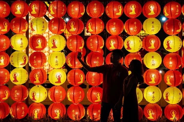 A couple take a selfie in front of lanterns decoration at Fo Guang Shan Dong Zen Buddhist Temple on January 21, 2023 in Jenjarom, Selangor, Malaysia. Various rabbit-themed lanterns and decorations are on display at the annual Fo Guang Shan Dong Zen Temple’s Lantern and Floral Festival. It is expected to be visited by thousands of people throughout its two-week inauguration, where visitors are able to admire this year’s centrepiece, a giant bunny lantern to mark the Year of the Rabbit, which begins on January 22. In Chinese culture, the Rabbit is a symbol of longevity, peace and prosperity. (Photo by Annice Lyn/Getty Images)