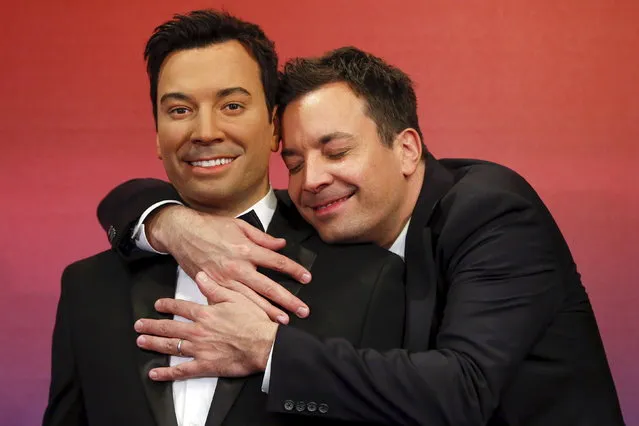 Jimmy Fallon poses with his wax figures at Madame Tussauds museum in Manhattan, March 27, 2015. (Photo by Shannon Stapleton/Reuters)