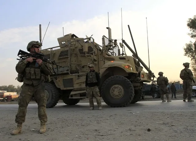 U.S. troops keep watch at the site of a suicide attack on the outskirts of Jalalabad, January 5, 2015. (Photo by Reuters/Parwiz)