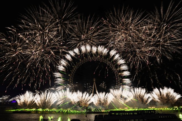 Fireworks explode over the London Eye Ferris wheel as Britons across the country welcome the New Year, in London, Britain, on January 1, 2025. (Photo by Isabel Infantes/Reuters)