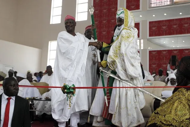 New Emir of Kano Muhamadu Sanusi II (R) is presented with the Staff of Office by Kano State Governor Rabiu Musa Kwakwamso during his coronation in Kano, Kano State, February 7, 2015. (Photo by Afolabi Sotunde/Reuters)