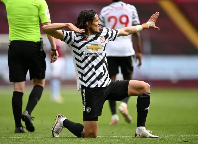 Manchester United's Uruguayan striker Edinson Cavani celebrates scoring his team's third goal during the English Premier League football match between Aston Villa and Manchester United at Villa Park in Birmingham, central England on May 9, 2021. Manchester United won the game 3-1. (Photo by Shaun Botterill/Pool via AFP Photo)