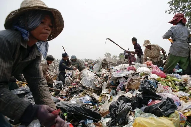 People search for usable items after a truck unloaded garbage at dumpsite outside Siem Reap March 19, 2015. (Photo by Athit Perawongmetha/Reuters)