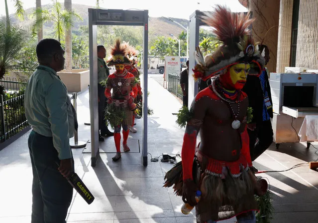 Performers in traditional attire in a security line before a welcome ceremony for China's President Xi Jinping ahead of the APEC Summit in Port Moresby, Papua New Guinea November 16, 2018. (Photo by David Gray/Reuters)