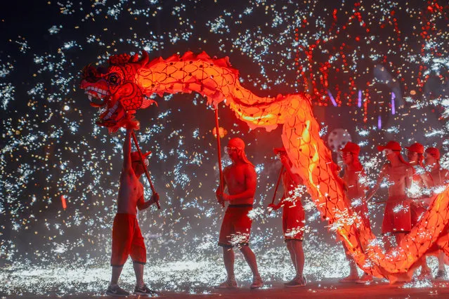 Chinese folk artists perform a fire dragon dance during a temple fair on February 2, 2019 in Tianjin, China. Chinese people are preparing for the Spring Festival, the Year of Pig, which will fall on February 5 according to Chinese calendar. (Photo by Tong Yu/China News Service/VCG via Getty Images)