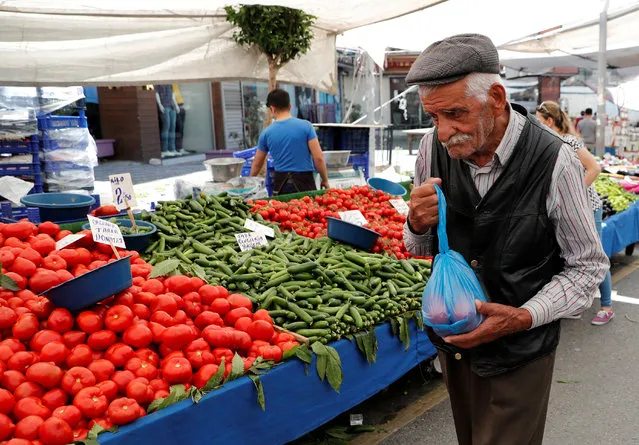 A man carries his shopping bag at a bazaar in Istanbul, Turkey, May 29, 2019. (Photo by Murad Sezer/Reuters)
