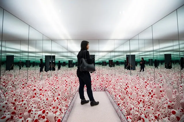 A visitor looks at an interactive exhibit called “Infinity Mirrors” by Japanese artist Yayoi Kusama is on display at the Hirshorn Museum in Washington, DC, USA, 01 March 2017. The exhibit is on display until 14 May. (Photo by Jim Lo Scalzo/EPA)