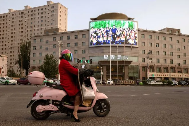 A screen shows a picture of Chinese President Xi Jinping at a traffic junction in Hotan, Xinjiang Uyghur Autonomous Region, China, April 30, 2021. (Photo by Thomas Peter/Reuters)