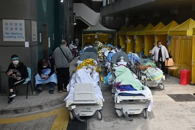People lie in hospital beds outside Caritas Medical Centre in Hong Kong on February 15, 2022, as the city faces its worst Covid-19 coronavirus wave to date. (Photo by Peter Parks/AFP Photo)
