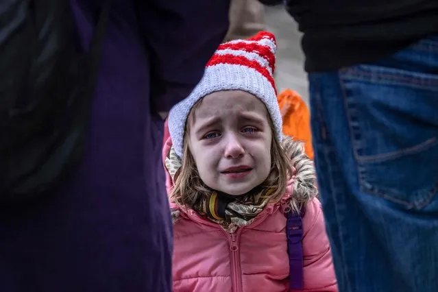 A young girl cries before the train leaves the eastern city of Kramatorsk, in the Donbas region on April 3, 2022. AFP journalists saw women, children and elderly people boarding a train at the station to flee the eastern city of Kramatorsk in the Donbas region as Moscow refocuses its offencive on southern and eastern Ukraine. “The rumour is that something terrible is coming”, said Svetlana, a volunteer organising the crowd on the station platform. Russia invaded Ukraine on February 24, 2022. (Photo by Fadel Senna/AFP Photo)