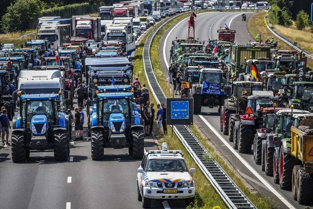 Farmers protest against the government's nitrogen plans near the German border on the A1 motorway, the Netherlands, 29 June 2022. Dutch farmers are against the government's plans that aims at the general goals of halving nitrogen emissions by 2030, plans claimed by the farmers are particularly drastic for agricultural sector. (Photo by Vincent Jannink/EPA/EFE)