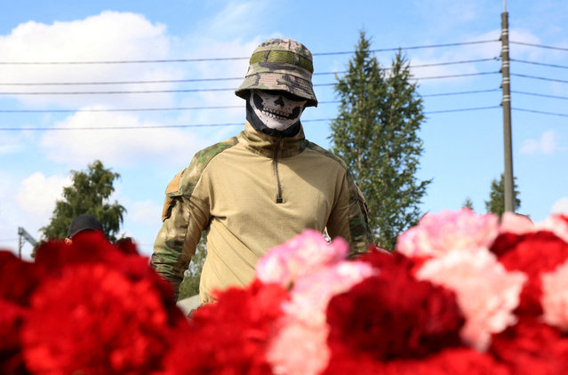 A fighter of Wagner private mercenary group visits a makeshift memorial near former PMC Wagner Centre, associated with the founder of the Wagner Group, Yevgeny Prigozhin, in Saint Petersburg, Russia on August 24, 2023. (Photo by Anastasia Barashkova/Reuters)