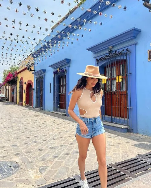 American actress Eva Longoria advises fans in the first decade of August 2022 to “add a little color” to their weeks. (Photo by evalongoria/Instagram)