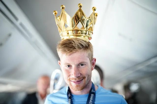 Manchester City's Kevin De Bruyne on the plane back to Manchester with the UEFA Champions League trophy on June 11, 2023 in Manchester, England. (Photo by Tom Flathers/Manchester City FC via Getty Images)
