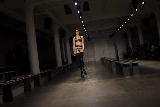 A model rehearses before the Chromat Fall/Winter 2015 collection show during New York Fashion Week February 13, 2015. (Photo by Eric Thayer/Reuters)