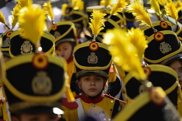 ”Tamborilleros” wearing their uniforms take part in the traditional “La Tamborrada”, the main day of San Sebastian feasts, in the Basque city of San Sebastian, northern Spain, Saturday, January 20, 2024. From midnight to the following midnight, companies of perfectly uniformed marchers parade through streets of San Sebastian, playing drums and barrels in honor of their patron saint. (Photo by Alvaro Barrientos/AP Photo)