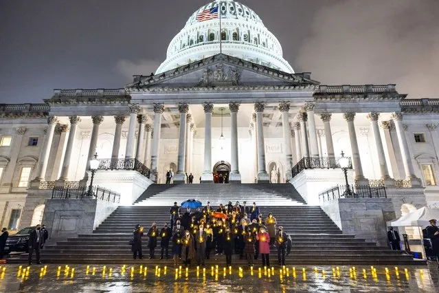 Speaker of the House Nancy Pelosi (C) leads other lawmakers in a moment of silence for the 900,000 Americans who lost lives to Covid outside the US capitol Capitol in Washington, DC, USA, 07 February 2022. (Photo by Jim Lo Scalzo/EPA/EFE)