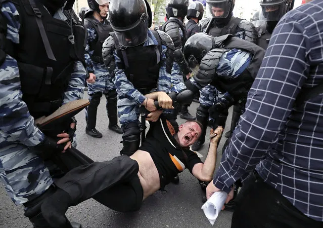 Russian police officers detain a participant of an unauthorized opposition rally in Tverskaya street in central Moscow, Russia, on Russia Day, 12 June 2017. (Photo by Yuri Kochetov/EPA)