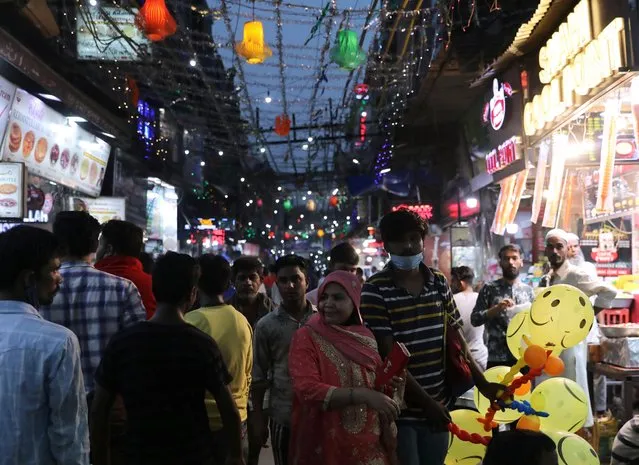 People shop at a market ahead of the Eid al-Fitr festival, which marks the end of the Muslim fasting month of Ramadan, in the old quarter of Delhi, India, May 1, 2022. (Photo by Anushree Fadnavis/Reuters)