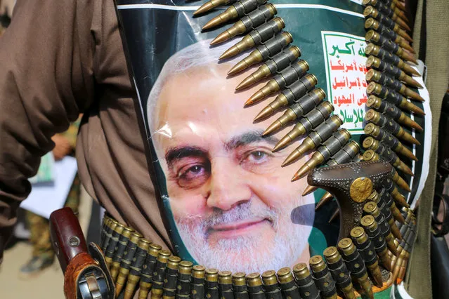 A supporter of the Houthis has a poster attached to his waist of Iranian Major-General Qassem Soleimani, head of the elite Quds Force, who was killed in an air strike at Baghdad airport, during a rally to denounce the U.S. killing, in Saada, Yemen January 6, 2020. The writing on the poster reads: “God is the Greatest, Death to America, Death to Israel, Curse on the Jews, Victory to Islam”. (Photo by Naif Rahma/Reuters)