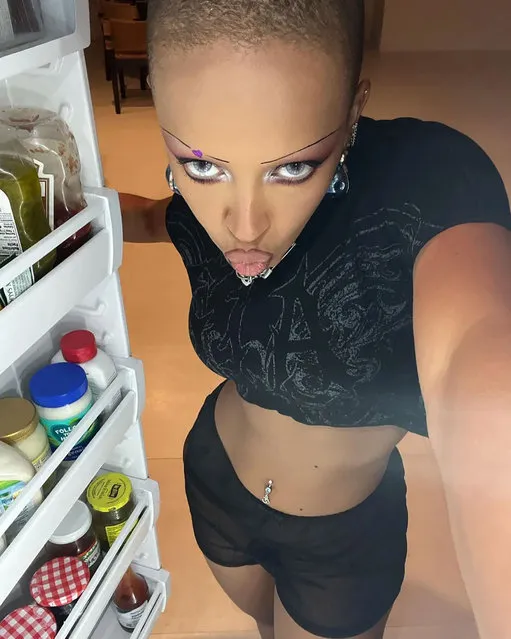 American rapper Amala Ratna Zandile Dlamini, known professionally as Doja Cat shares in the last decade of August 2022 a terrifying selfie snapped from inside of her fridge. (Photo by dojacat/Instagram)