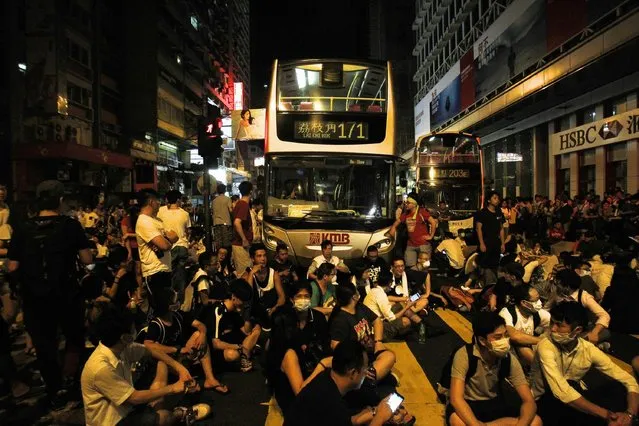 Hundreds of protesters block traffic on Nathan Road at Hong Kong's shopping Mongkok district September 29, 2014. (Photo by Liau Chung-ren/Reuters)