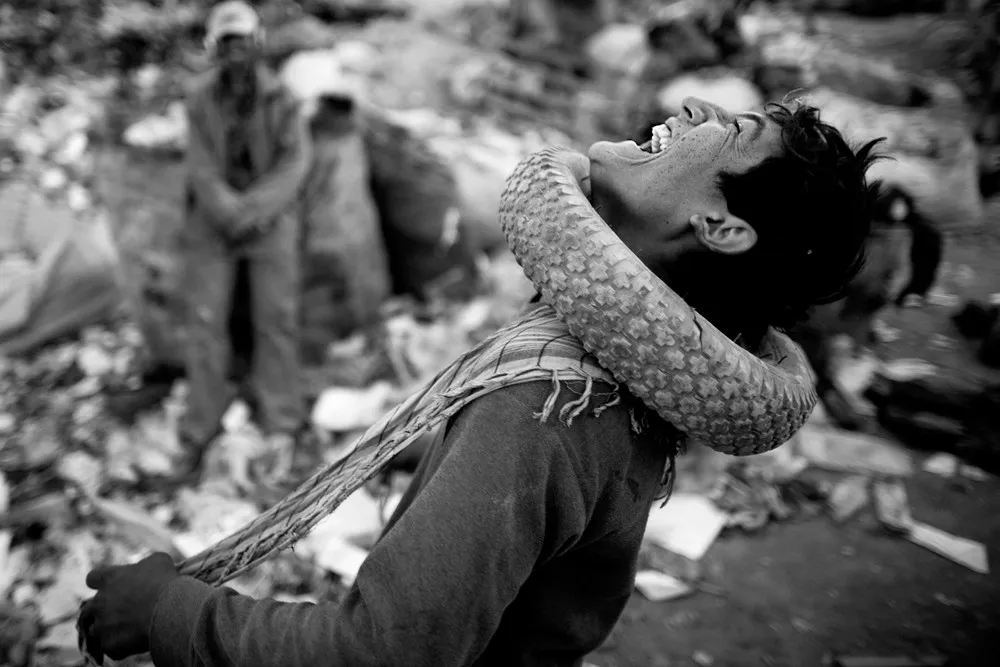 “Life in War” by Iranian Photographer Majid Saeedi