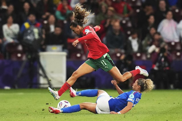 Italy's Emma Severini tries to tackle Portugal's Tatiana Pinto during the Euro 2025, group B, soccer match between Portugal and Italy at Stade de Geneve in Geneva, Switzerland, Monday, July 7, 2025. (Photo by Alessandra Tarantino/AP Photo)
