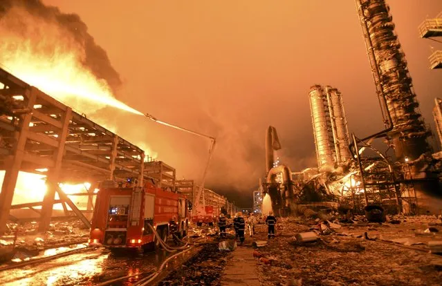 Firefighters try to extinguish a fire at a petrochemical plant in Zhangzhou, Fujian province, after an explosion hit part of an oil storage facility at Dragon Aromatics, in this April 7, 2015 file photo. Chinese state energy giant Sinopec Corp is in advanced talks on taking a controlling stake in petrochemical firm Dragon Aromatics, which operates one of the country's biggest chemical plants, three sources with knowledge of the matter said. (Photo by Reuters/Stringer)