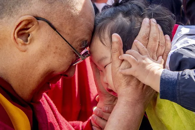 Tiibetan spiritual leader Dalai Lama greets a child as he meets with supporters after his arrival at the Bilderberg Parkhotel in Rotterdam, The Netherlands, 14 September 2018, where he will stay during his visit to the country. The 83-year-old Dalai Lama will be in the Netherlands for four days, before heading to Germany. (Photo by Robin Utrecht/EPA/EFE)