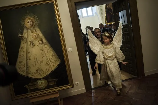 Eight-year-old Alba Oroz, wearing an angel costume takes part during the Easter Sunday ceremony “Descent of the Angel”, during Holy Week in the small town of Tudela, northern Spain, Sunday, April 5, 2015. (Photo by Alvaro Barrientos/AP Photo)