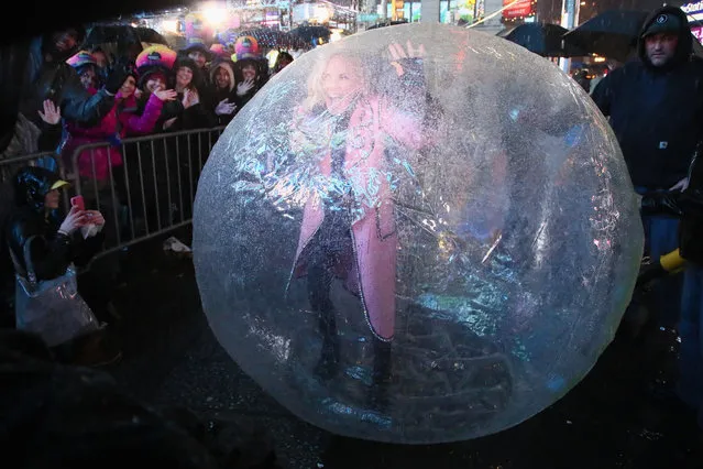 Jenny McCarthy reports from a bubble during Dick Clark's New Year's Rockin' Eve With Ryan Seacrest 2019 on December 31, 2018 in New York City. (Photo by Astrid Stawiarz/Getty Images for Dick Clark's New Year's Rockin' Eve)