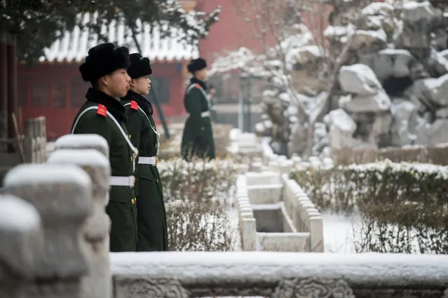 Chinese paramilitary guards stand in the snow at the Forbidden City in Beijing February 22, 2017. (Photo by Fred Dufour/Reuters)