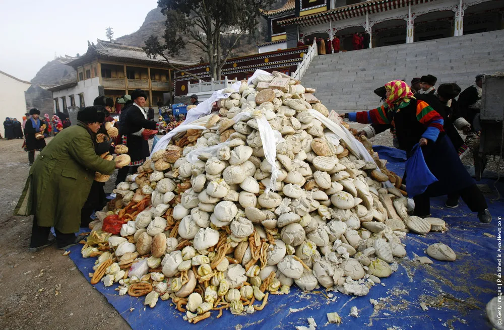 “Tiaoqian” Praying Ceremony Held To Scare Away Evil Spirits At Youning Temple