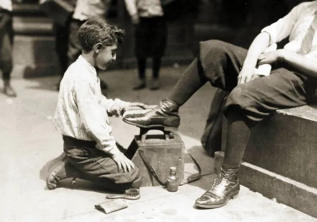 A young shoe shiner as he works on a customer?s shoe in City Hall Park, New York, New York, July 25, 1924. (Photo by Lewis W. Hine/Buyenlarge/Getty Images)