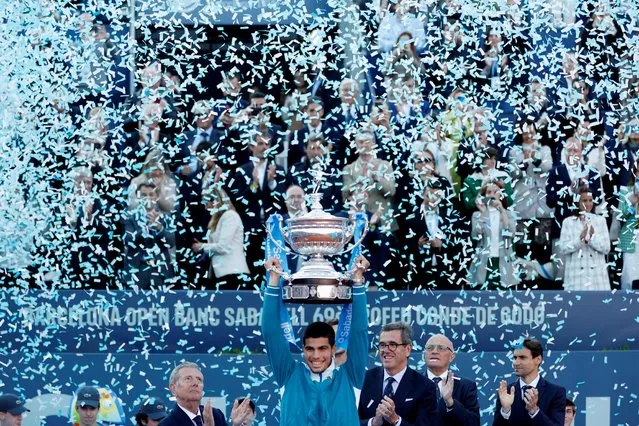 Spain's Carlos Alcaraz Garfia celebrates with the trophy after winning the final ATP 500 Barcelona Open match against Spain's Pablo Carreno Busta at Real Club de Tenis Barcelona in Barcelona, Spain on April 24, 2022. (Photo by Albert Gea/Reuters)