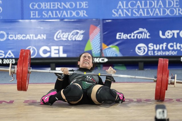 Mexico's Karla Ortiz falls during the women's 64kg weightlifting final round of the Central American and Caribbean Games in San Salvador, El Salvador, Sunday, June 25, 2023. (Photo by Arnulfo Franco/AP Photo)