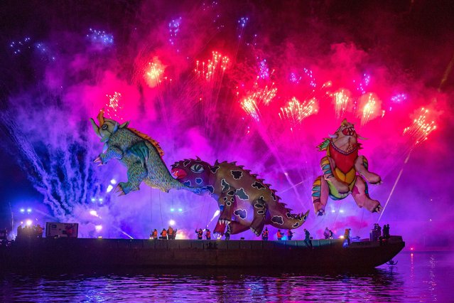 Giant dragons float down the Vistula river during the the Great Dragon Show at the Vistula Boulevard in Krakow, southern Poland, on the night between 03 and 04 June 2023. The show launched the Great Dragon Weekend, organised by Groteska Theatre, is inspired by the city's most famous legend of the Wawel Dragon. (Photo by Lukasz Gagulski/EPA)