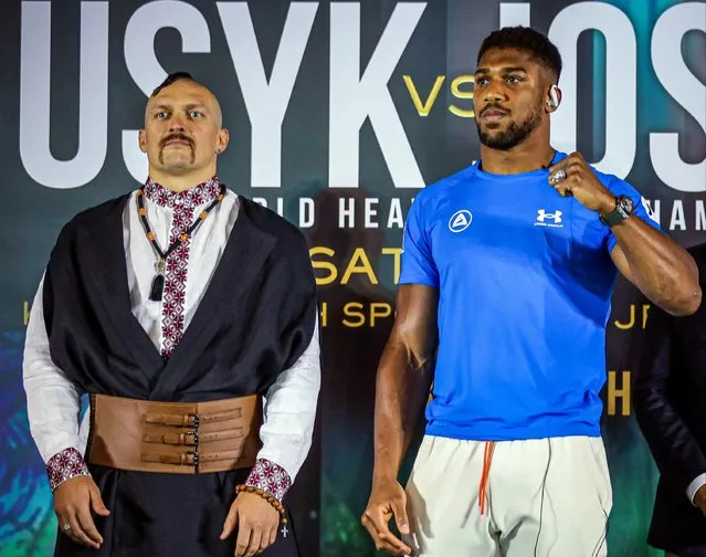 Ukrainian boxer Oleksandr Usyk (L) and British boxer Anthony Joshua (R) hold a press conference ahead of their boxing match to be held on August 20, in Jeddah, Saudi Arabia on August 17, 2022. (Photo by Ayman Yaqoob/Anadolu Agency via Getty Images)