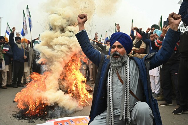 Farmers shout slogans as they burn an effigy of India's Prime Minister Narendra Modi during a protest against the union government demanding minimum support price (MSP) for their crops, on the outskirts of Amritsar on January 10, 2025. (Photo by Narinder Nanu/AFP Photo)