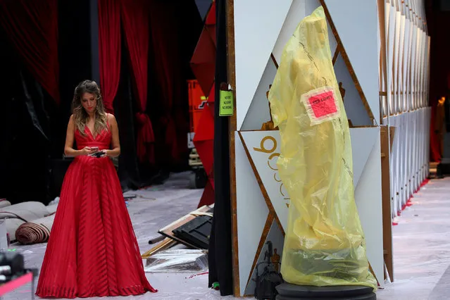Fandango correspondent Nikki Novak checks her phone as preparations for the 90th Academy Awards continue in Hollywood, Los Angeles, California U.S. March 2, 2018. (Photo by Mike Blake/Reuters)