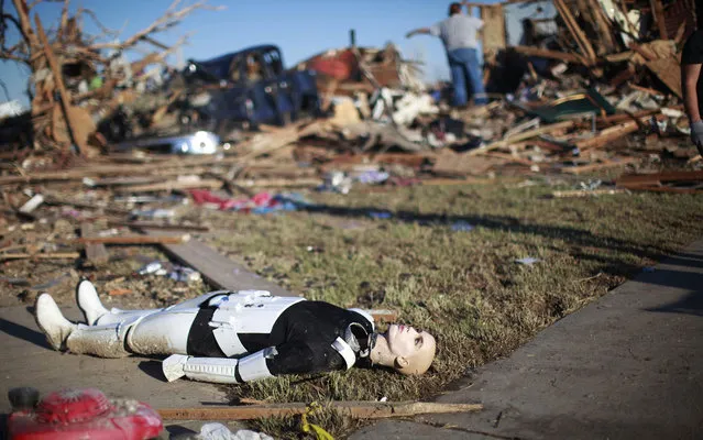 A Star Wars movie character mannequin lies outside a tornado destroyed house in Oklahoma City, Oklahoma May 22, 2013.  The owner of the house collected movie memorabilia. Rescue workers with sniffer dogs picked through the ruins on Wednesday to ensure no survivors remained buried after a deadly tornado left thousands homeless and trying to salvage what was left of their belongings. (Photo by Rick Wilking/Reuters)