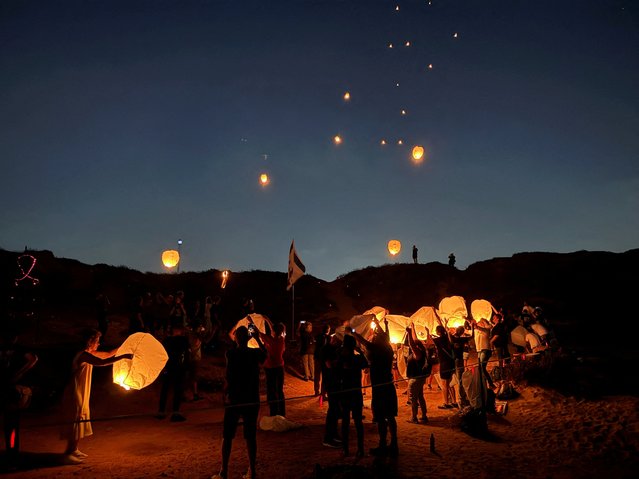 Supporters of the hostages being held in Gaza release 300 lanterns into the sky to mark 300 days since the deadly October 7 attack, amid the ongoing Israel-Gaza conflict, at a beach in Tel Aviv, Israel, on August 1, 2024. (Photo by Ilan Rosenberg/Reuters)