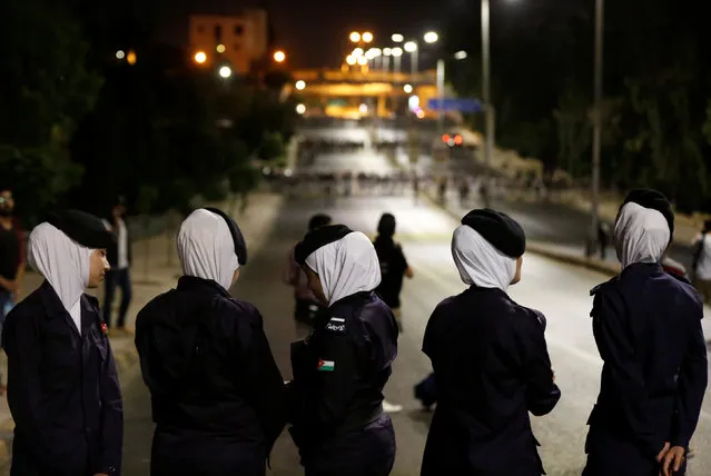 Policewomen secure the office of Jordan's prime minister during a protest in Amman, Jordan on June 3, 2018. (Photo by Muhammad Hamed/Reuters)