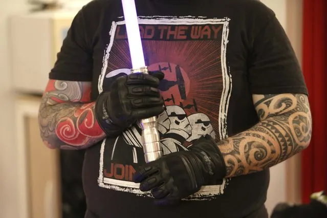 A member of the Sport Saber League with arm tattoos holds his light saber during a training session in Paris, France, November 9, 2015. (Photo by Charles Platiau/Reuters)