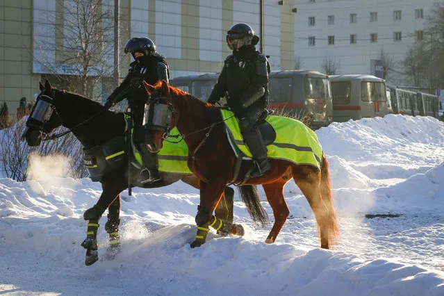 Mounted police secure an area around a building where a court will consider a motion from the Russian prison service to convert the suspended sentence of Russian opposition leader Alexei Navalny from the 2014 criminal conviction into a real prison term in Moscow, Russia, Tuesday, February 2, 2021. (Photo by Alexander Zemlianichenko/AP Photo)